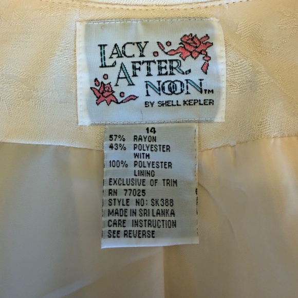 Vintage Lacy Afternoon Floral Cream Blazer with lace detail & buttons, Size 14 - Picture 13 of 15